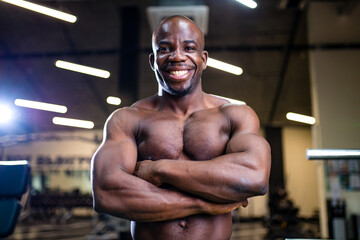 Fototapeta na wymiar mulatto coach lifting weights over dark background in new gym