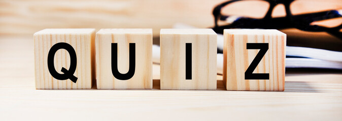 Quiz sign made of wood on a wooden table