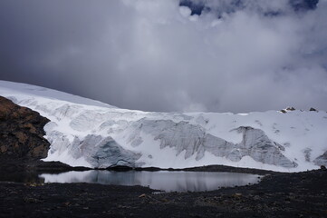 iceberg lake in winter glacear pastoruri huaraz
