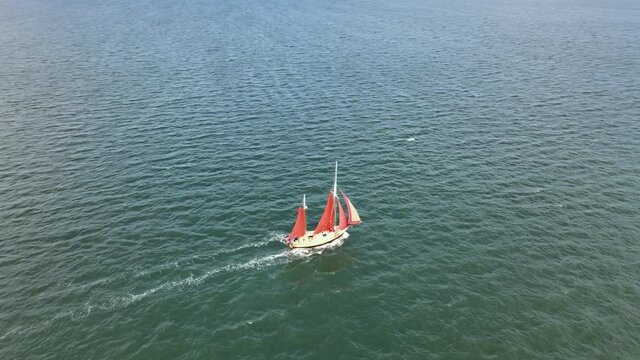 Red Sailing Boats 360 Next to beautiful Snowdonia Landscape Wales
