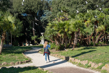 Passeggiare in compagnia di una video chiamata - Roma