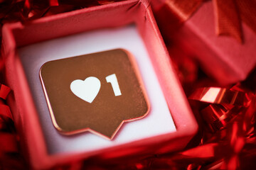 Like symbol in gift box