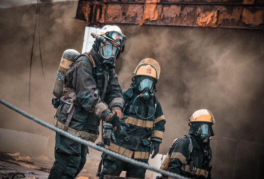Bomberos en incendio