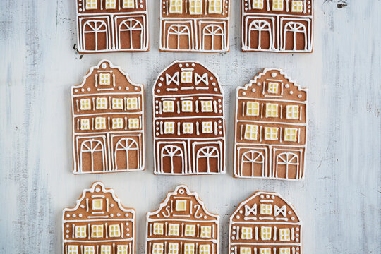 Gingerbread house motif cookies