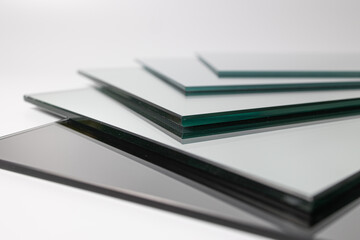 Sheets of Factory manufacturing tempered clear float glass panels cut to size - 395558404