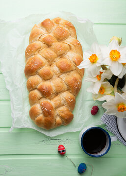 Vegan sweet Easter braid with nib sugar