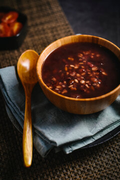 Ba bao Zhou (sweet porridge with red mung beans, China)