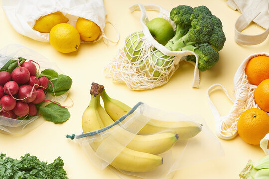 Environmentally friendly shopping with reusable bags (zero waste)