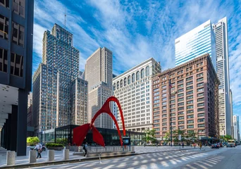 Photo sur Plexiglas Chicago Alexander Calder’s ‘Flamingo’ standing on Federal Plaza in Chicago