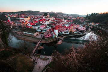Obraz premium Beautiful blue hour scene in the old town of Cesky Krumlov