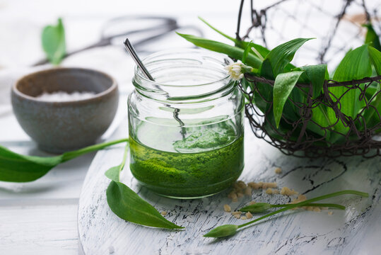 Wild garlic and almond pesto