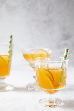 Earl Grey tea with apple slices and ice cubes