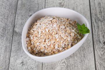 Raw oats in the bowl