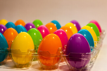huevos de colores para pascua y decorativos