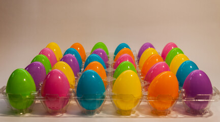 huevos de colores para pascua y decorativos