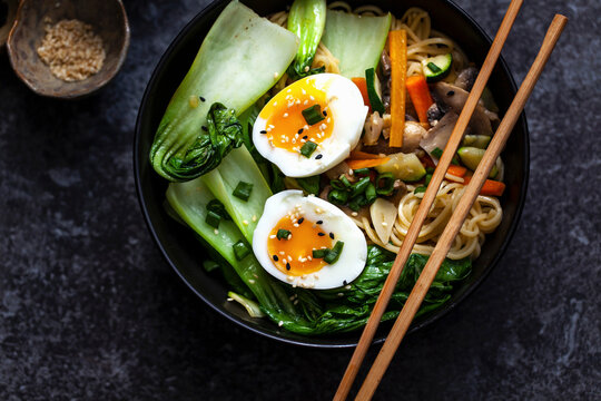 Noodle soup with carrots, mushrooms, pak choi, egg and sesame seeds (Asia)