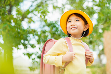 通学途中の小学生