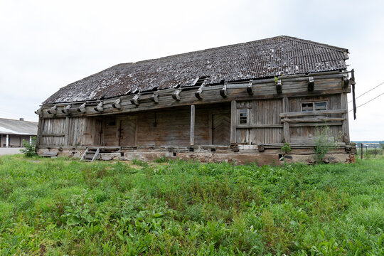 old farm barn