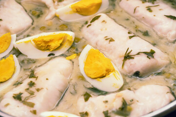 Hake fillets in green sauce