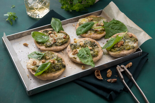 Minipizzen Bilder – Durchsuchen 9,045 Archivfotos, Vektorgrafiken und ...