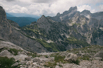 Fototapeta na wymiar Hiking in Dachstein mountains (Dachsteingebirge