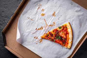 last one slice of Pizza with Mozzarella cheese, ham, bacon, Tomato sauce, pepper, Spices and basil....