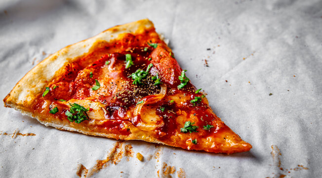 last one slice of Pizza with Mozzarella cheese, ham, bacon, Tomato sauce, pepper, Spices and basil. Italian pizza in cardboard box - Powered by Adobe