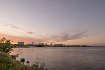 Naklejka premium Sunset on the banks of the Rio de la Plata, in Vicente Lopez. Clouds and beautiful colors.
