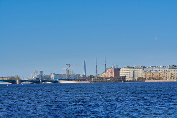Fototapeta premium Russia, St. Petersburg, view of the Palace Bridge on the Neva