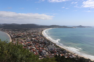 Vista do alto do morro do macaco, município de Bombinhas SC - Brasil. SC State in Brazil, beatiful beach. View from Morro do Macaco.