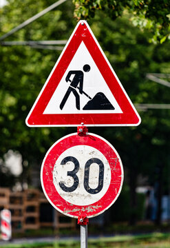 Baustelle mit Geschwindigkeitsbegrenzung