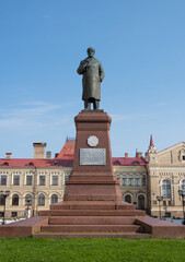 Fototapeta na wymiar Monument to V.I. Lenin on Red Square, Rybinsk, Yaroslavl region, Russia
