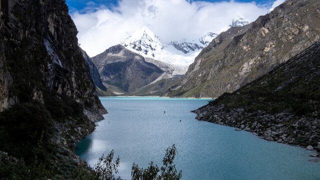 Surrounded by the beautiful Piramide peak, Paron Lake is the ideal location for adventure seekers.