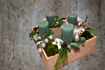 Adventsgesteck viereckig, moderner Adventskranz, grüne Kerzen, hübsch, geschmackvoll....