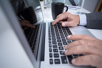 Fototapeta na wymiar person typing on a laptop