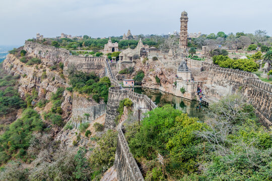 รูปภาพGaumukh เลือกดูภาพถ่ายสต็อก เวกเตอร์ และวิดีโอ428 Adobe Stock