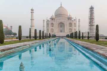 Naklejka premium Early morning view of Taj Mahal in Agra, India