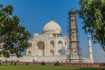Fototapeta na wymiar AGRA, INDIA - FEBRUARY 19, 2017: Tourists visit Taj Mahal in Agra, India