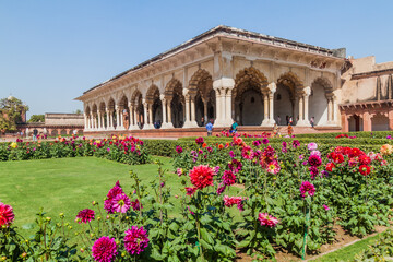 Obraz premium AGRA, INDIA - FEBRUARY 20, 2017: Diwan-i-Am (Hall of Audience) at Agra Fort, Uttar Pradesh state, India