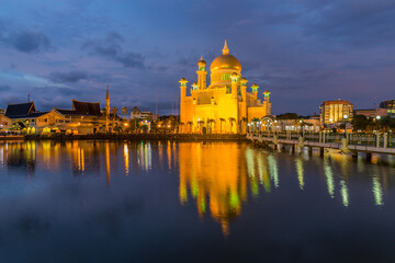 Fototapeta premium Omar Ali Saifuddien Mosque in Bandar Seri Begawan, capital of Brunei