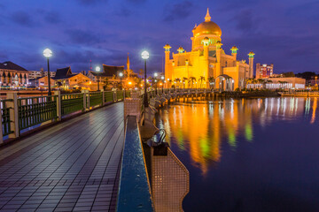 Obraz premium Omar Ali Saifuddien Mosque in Bandar Seri Begawan, capital of Brunei
