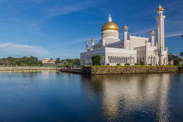 Fototapeta na wymiar Omar Ali Saifuddien Mosque in Bandar Seri Begawan, capital of Brunei