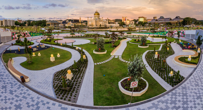 Mahkota Jubli Emas Park and Omar Ali Saifuddien Mosque in Bandar Seri Begawan, capital of Brunei