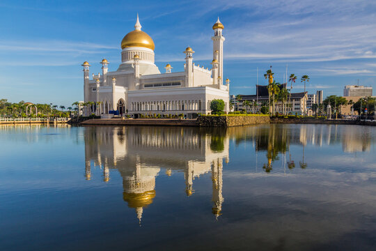Omar Ali Saifuddien Mosque in Bandar Seri Begawan, capital of Brunei