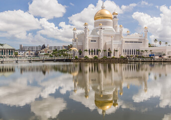 Fototapeta premium Omar Ali Saifuddien Mosque in Bandar Seri Begawan, Brunei