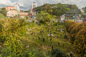 Obraz premium Cemetery at the Kuching City Mosque, Sarawak state, Malaysia