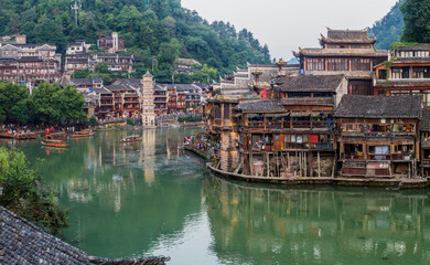 Obraz premium Traditional houses along Tuo river in Fenghuang Ancient Town, Hunan province, China