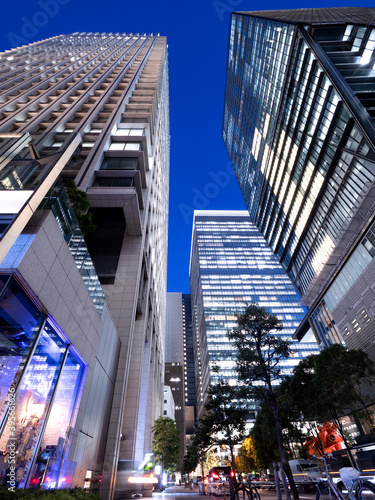 東京都 大手町のビジネス街 Wall Mural Wallpaper Murals Moonrise 東京都 大手町のビジネス街 Wall Mural Wallpaper Murals Moonrise