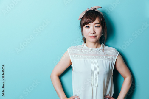 おしゃれな女性のポートレート Wall Mural Wallpaper Murals Buritora