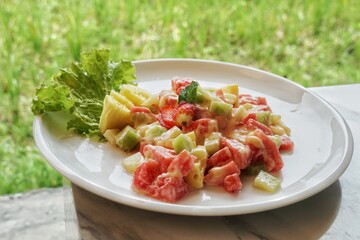 salad with shrimp and avocado